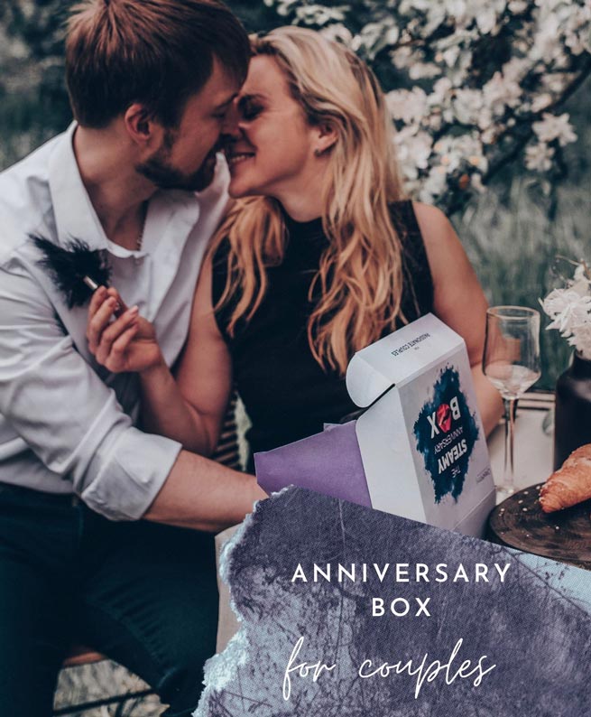 Anniversary-gift-box-for-couples