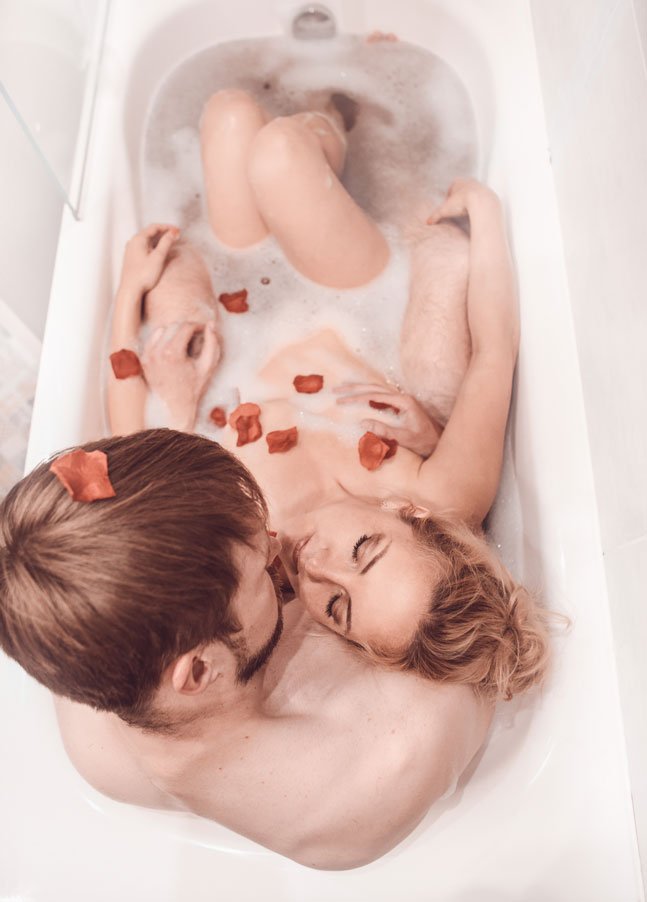 Photoshoot-in-a-bubble-bath-with-roses
