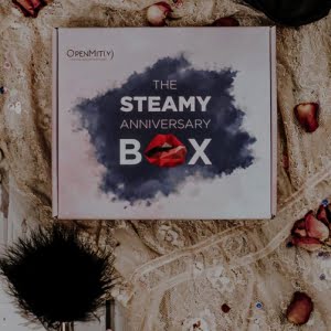 Sexy-gift-box-for-couples-sensual-game-OpenMity